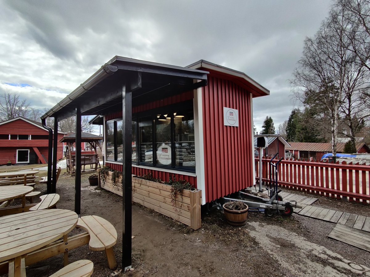 Omakotitalo, Uusikaarlepyy, Suomi Omakotitalo, Uusikaarlepyy, suomi 2 kerrosta omakotitalo, uima-allas, poolhouse ja autotalli Nykarlepy, Pohjanmaa